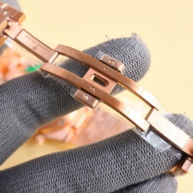 Популярная модель Audemars Piguet Royal Oak 26715BC.ZZ.1356BC.01.