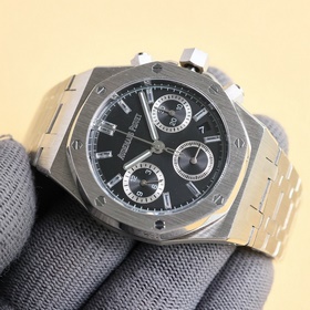 Популярная модель Audemars Piguet Royal Oak 26715BC.ZZ.1356BC.01.
