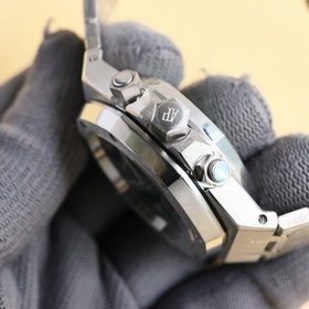 Популярная модель Audemars Piguet Royal Oak 26715BC.ZZ.1356BC.01.