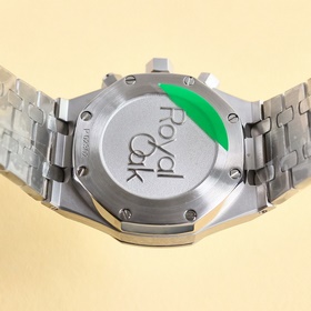 Популярная модель Audemars Piguet Royal Oak 26715BC.ZZ.1356BC.01.