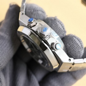 Популярная модель Audemars Piguet Royal Oak 26715BC.ZZ.1356BC.01.