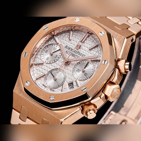 Популярная модель Audemars Piguet Royal Oak 26715BC.ZZ.1356BC.01.