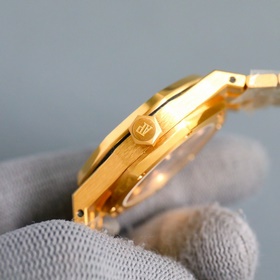 Женская модель Audemars Piguet Royal Oak Модель 15550ST — 15451S