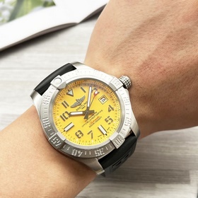 Серия Breitling Superocean! Ободок и корпус изготовлены из нержав