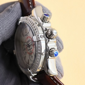 Новинка： полностью обновленный часовой механизм Breitling Avenger