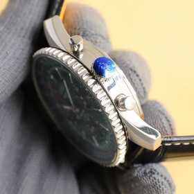 В честь 70-летия выпуска новой модели часов Navitimer, Breitling 