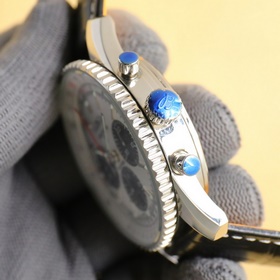 В честь 70-летия выпуска новой модели часов Navitimer, Breitling 
