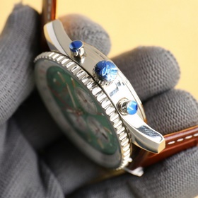 В честь 70-летия выпуска новой модели часов Navitimer, Breitling 