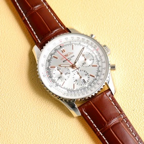 В честь 70-летия выпуска новой модели часов Navitimer, Breitling 