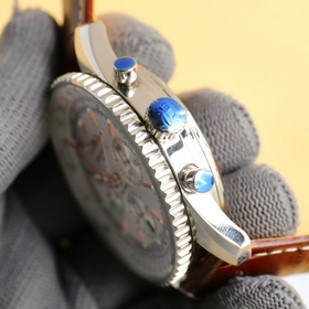 В честь 70-летия выпуска новой модели часов Navitimer, Breitling 