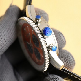 В честь 70-летия выпуска новой модели часов Navitimer, Breitling 