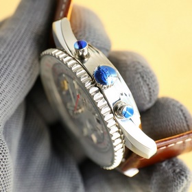 В честь 70-летия выпуска новой модели часов Navitimer, Breitling 