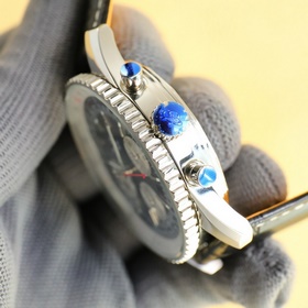 В честь 70-летия выпуска новой модели часов Navitimer, Breitling 