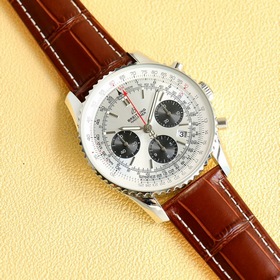 В честь 70-летия выпуска новой модели часов Navitimer, Breitling 