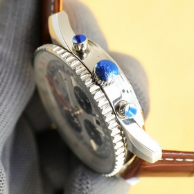 В честь 70-летия выпуска новой модели часов Navitimer, Breitling 