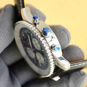 В честь 70-летия выпуска новой модели часов Navitimer, Breitling 