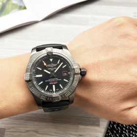 Серия Breitling Superocean! Ободок и корпус изготовлены из нержав