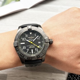 Серия Breitling Superocean! Ободок и корпус изготовлены из нержав