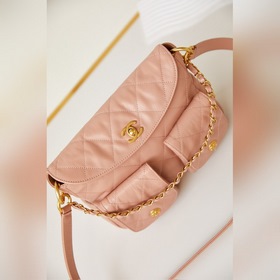 Chanel 24p — это наиболее достойная покупка среди сумок типа «хоб