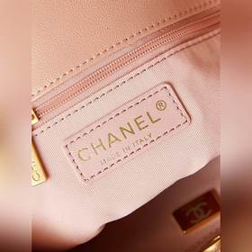 Chanel 24p — это наиболее достойная покупка среди сумок типа «хоб