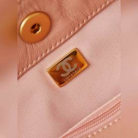 Chanel 24p — это наиболее достойная покупка среди сумок типа «хоб