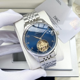 Новый IWC с двумя стрелками, синхронизация с официальным сайтом. 