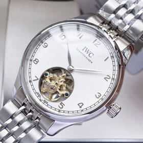 Новый IWC с двумя стрелками, синхронизация с официальным сайтом. 