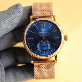 IWC впервые представила серию Portofino (IW359201) с указателем д