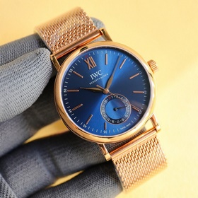 IWC впервые представила серию Portofino (IW359201) с указателем д