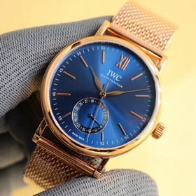 IWC впервые представила серию Portofino (IW359201) с указателем д