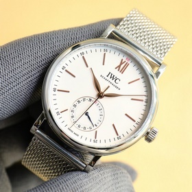 IWC впервые представила серию Portofino (IW359201) с указателем д