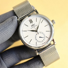IWC впервые представила серию Portofino (IW359201) с указателем д