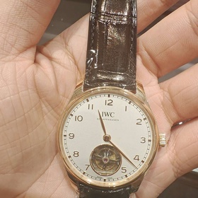 Новые часы IWC с двумя стрелками, синхронизация с официальным сай