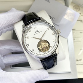 Новые часы IWC с двумя стрелками, синхронизация с официальным сай