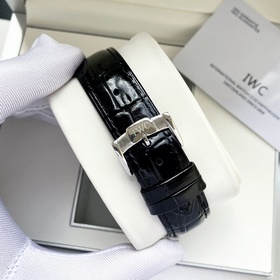 Новые часы IWC с двумя стрелками, синхронизация с официальным сай