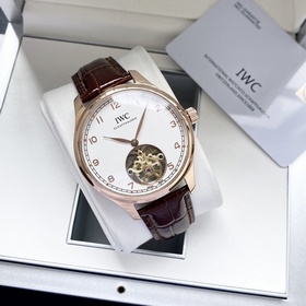 Новые часы IWC с двумя стрелками, синхронизация с официальным сай