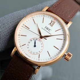 IWC впервые представляет серию Portofino IW359201 с указателем да