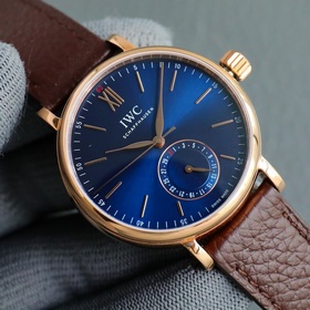 IWC впервые представляет серию Portofino IW359201 с указателем да