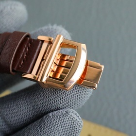 IWC впервые представляет серию Portofino IW359201 с указателем да