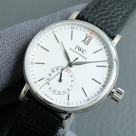 IWC впервые представляет серию Portofino IW359201 с указателем да