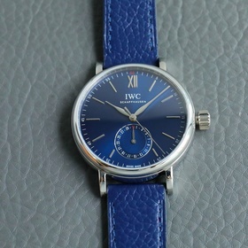 IWC впервые представляет серию Portofino IW359201 с указателем да