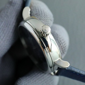 IWC впервые представляет серию Portofino IW359201 с указателем да