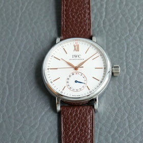 IWC впервые представляет серию Portofino IW359201 с указателем да