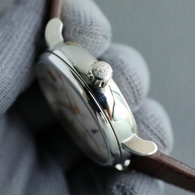 IWC впервые представляет серию Portofino IW359201 с указателем да
