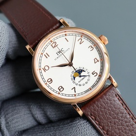 IWC впервые представила серию Portofino с указательным календарем