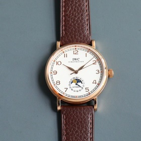 IWC впервые представила серию Portofino с указательным календарем