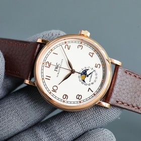 IWC впервые представила серию Portofino с указательным календарем