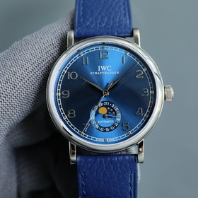 IWC впервые представила серию Portofino с указательным календарем