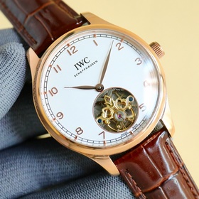 Новые часы IWC с двумя стрелками, синхронизация с официальным сай