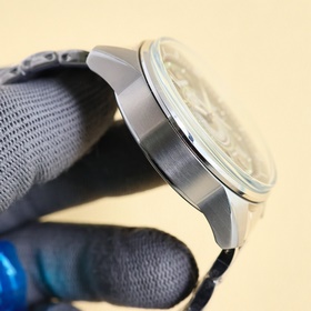 Часы Jaeger-LeCoultre North Star с календарем отличаются современ
